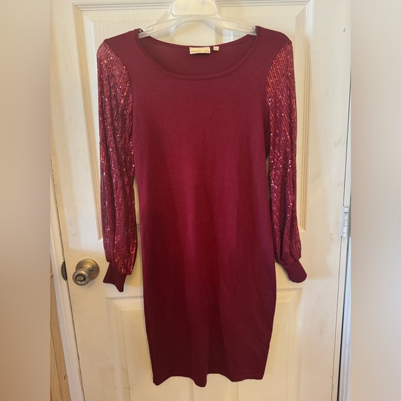 Red dress with sequins - Picture 1 of 3